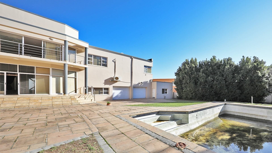 5 Bedroom Property for Sale in Plattekloof Western Cape